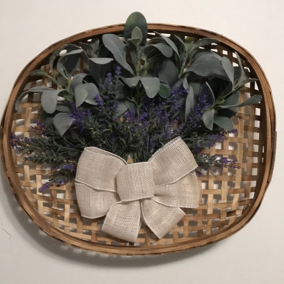 Handmade Tobacco Basket Floral Wreath - Picture 3 of 4